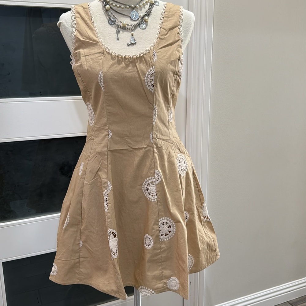 🤎CIRBON TAUPE ORNAMENT EMBROIDERED MINI DRESS